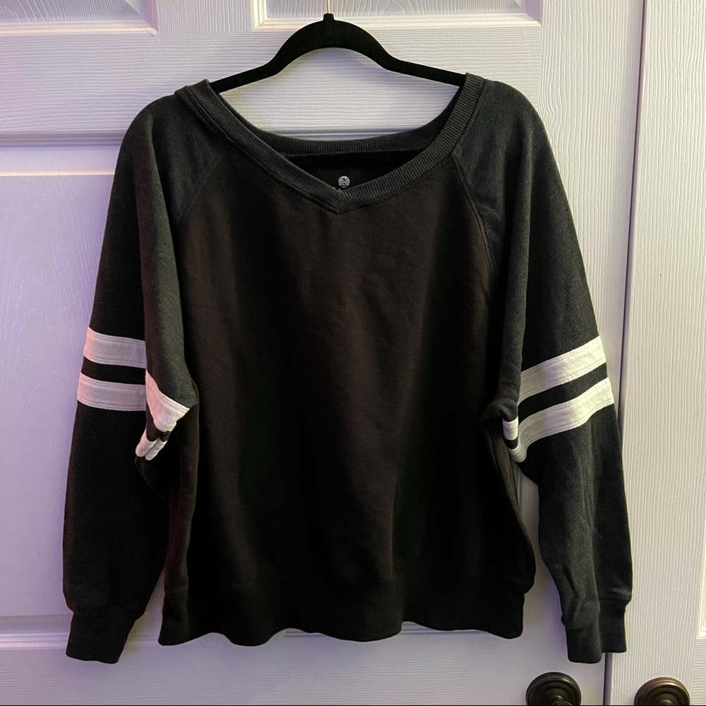 Khols So XL Game Day V Neck Sweatshirt